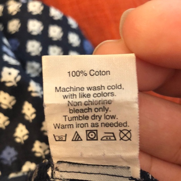 J.Crew from 5 button blouse size 6 Navy and White Patterned long sleeve - Picture 4 of 5